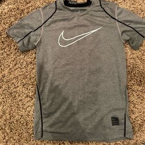 Bundle of 2 Nike Pro t-shirts